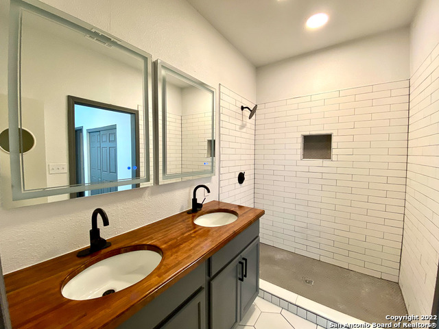 Image 8 of 25 For 828 Dakota St