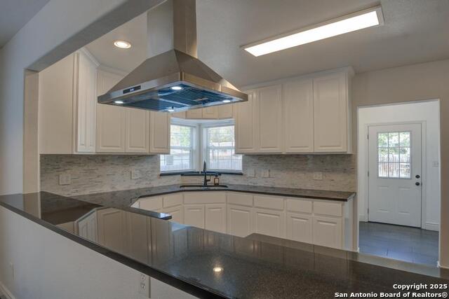 Listing photo id 9 for 313 Wildwood W