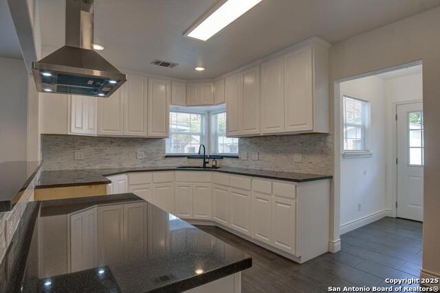 Listing photo id 10 for 313 Wildwood W