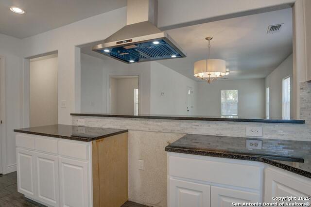 Listing photo id 12 for 313 Wildwood W