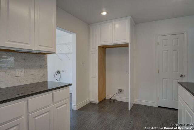 Listing photo id 14 for 313 Wildwood W