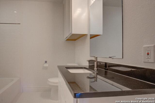 Listing photo id 18 for 313 Wildwood W