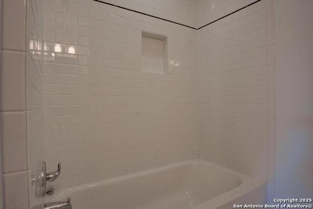 Listing photo id 19 for 313 Wildwood W