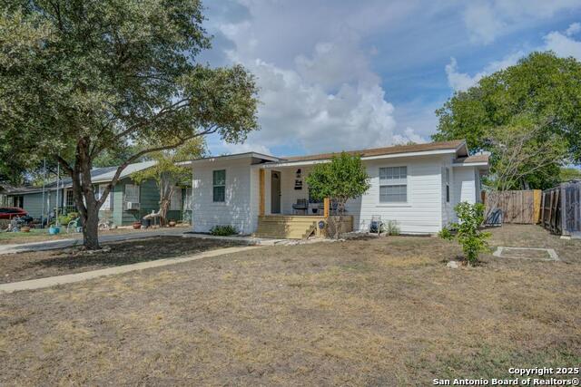 Listing photo id 1 for 313 Wildwood W