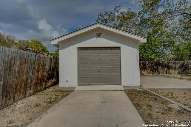 Listing photo id 28 for 313 Wildwood W