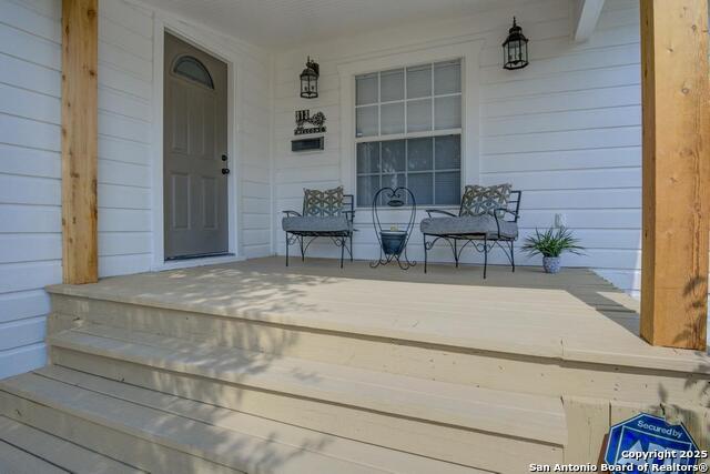 Listing photo id 3 for 313 Wildwood W