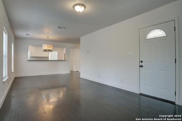 Listing photo id 4 for 313 Wildwood W