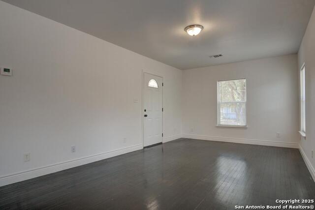 Listing photo id 7 for 313 Wildwood W