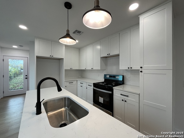 Image 10 of 36 For 2239 Burnet St