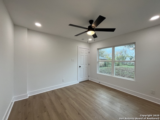 Image 15 of 36 For 2239 Burnet St