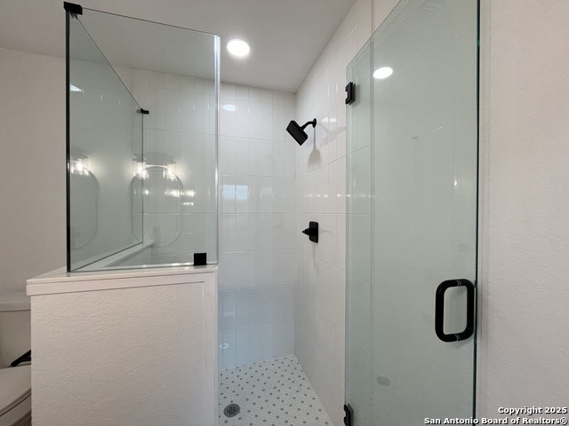 Image 16 of 36 For 2239 Burnet St