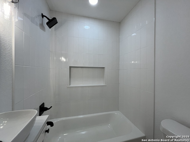 Image 21 of 36 For 2239 Burnet St