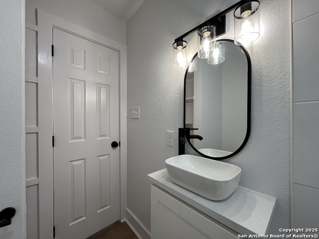 Image 22 of 36 For 2239 Burnet St