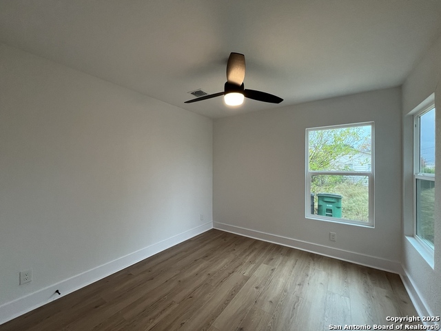 Image 23 of 36 For 2239 Burnet St