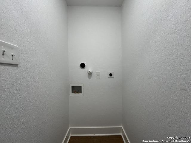 Image 25 of 36 For 2239 Burnet St