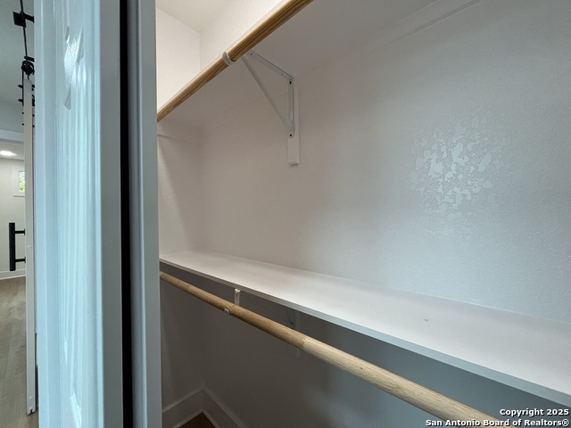 Image 26 of 36 For 2239 Burnet St