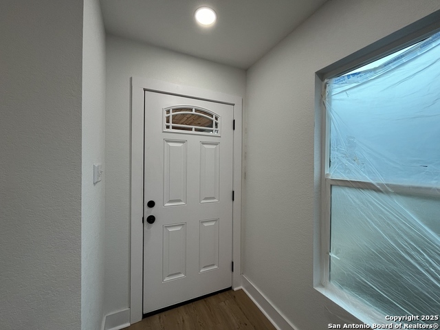 Image 27 of 36 For 2239 Burnet St