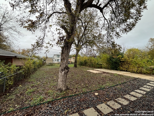 Image 28 of 36 For 2239 Burnet St