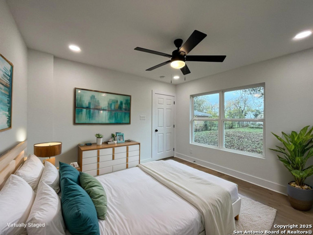 Image 4 of 36 For 2239 Burnet St