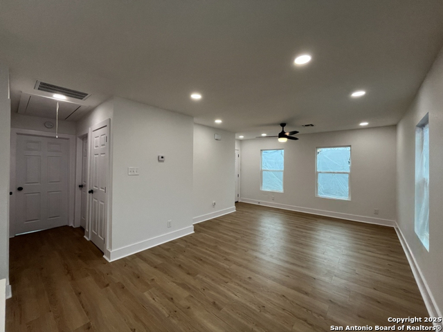 Image 9 of 36 For 2239 Burnet St