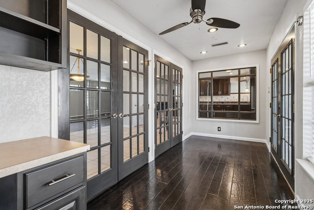 Image 19 of 49 For 2439 W Summit Ave