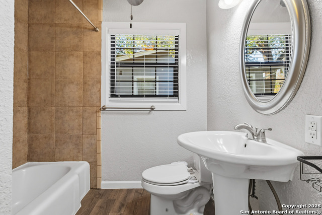 Image 25 of 49 For 2439 W Summit Ave