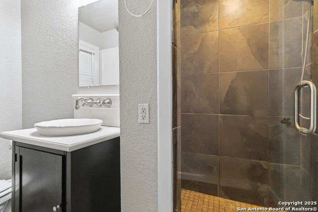 Image 28 of 49 For 2439 W Summit Ave