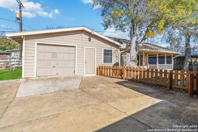 Image 29 of 49 For 2439 W Summit Ave