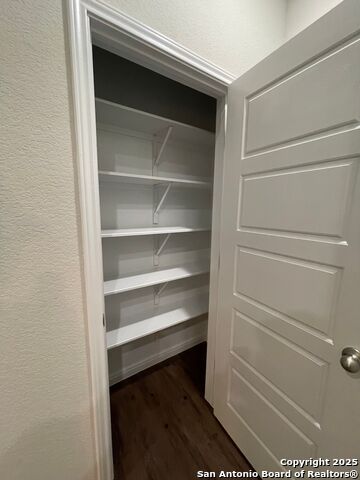 Listing photo id 11 for 10023 Westover Bluff