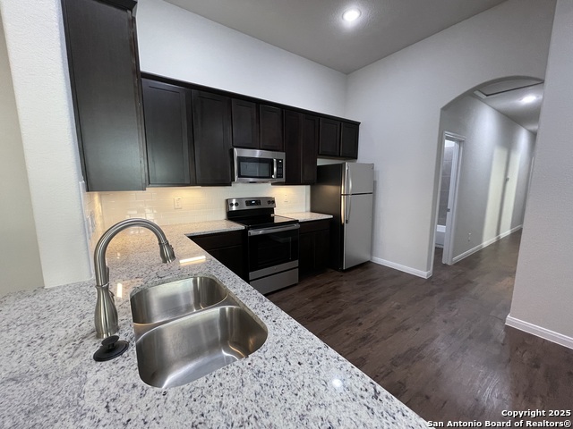 Listing photo id 6 for 10023 Westover Bluff