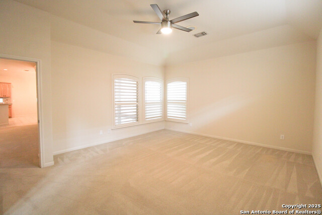 Image 22 of 50 For 34 Silverhorn