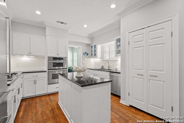 Listing photo id 12 for 351 Rosemary