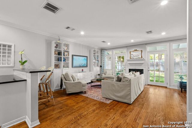 Listing photo id 14 for 351 Rosemary