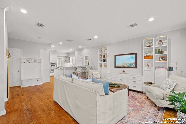 Listing photo id 16 for 351 Rosemary