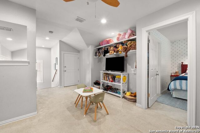 Listing photo id 25 for 351 Rosemary