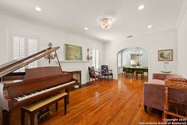 Listing photo id 2 for 351 Rosemary