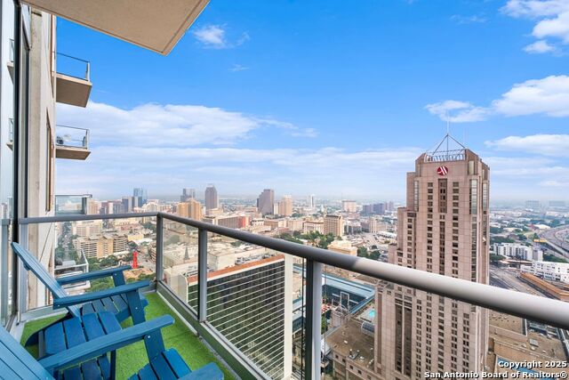 Image 13 of 21 For 610 Market E Unit 3110