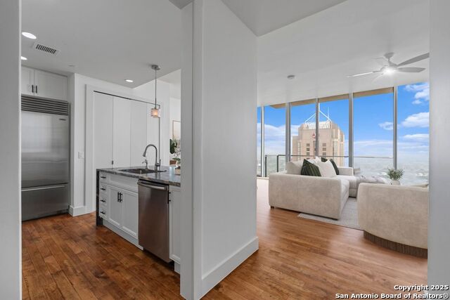 Image 14 of 21 For 610 Market E Unit 3110