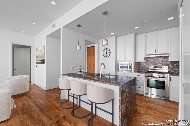 Image 2 of 21 For 610 Market E Unit 3110