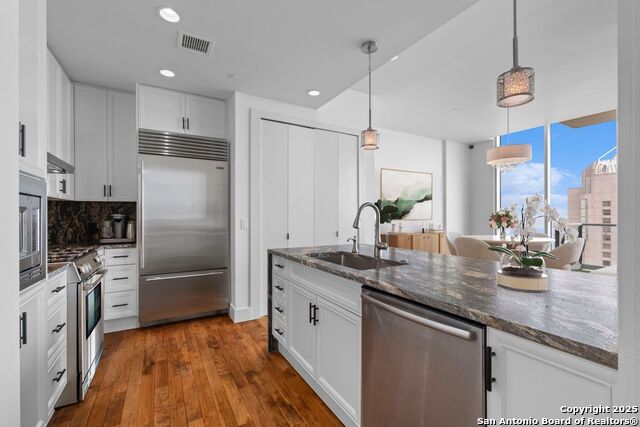 Image 3 of 21 For 610 Market E Unit 3110