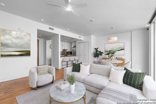 Image 7 of 21 For 610 Market E Unit 3110