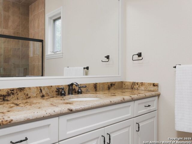 Image 32 of 39 For 810 Garraty Hill