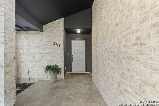 Image 5 of 29 For 15314 Artesian Oaks