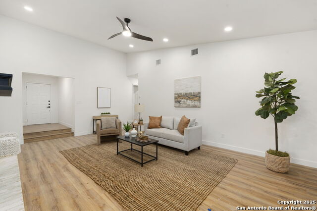 Image 7 of 29 For 15314 Artesian Oaks