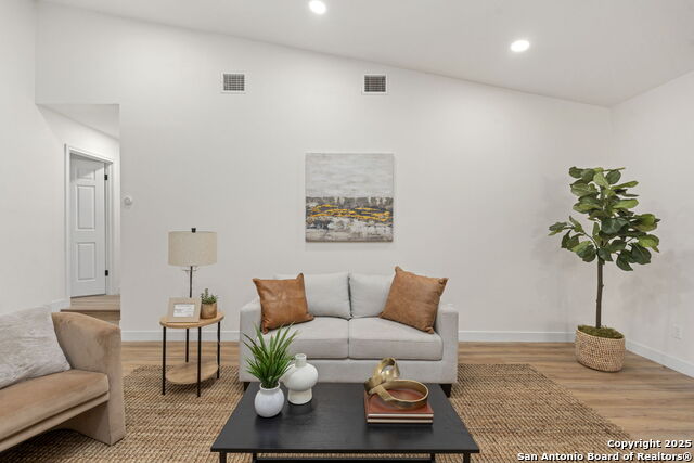 Image 8 of 29 For 15314 Artesian Oaks