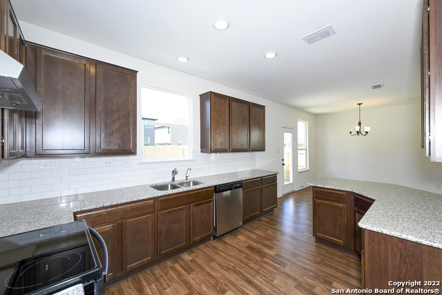 Image 15 of 42 For 6511 Runaway Row