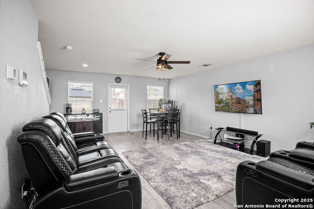 Image 4 of 48 For 11715 Blackmore Leap