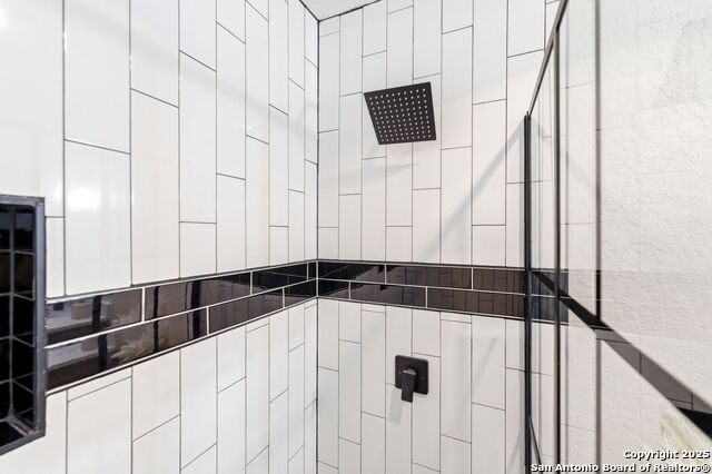 Image 21 of 36 For 5910 Channcy Sp