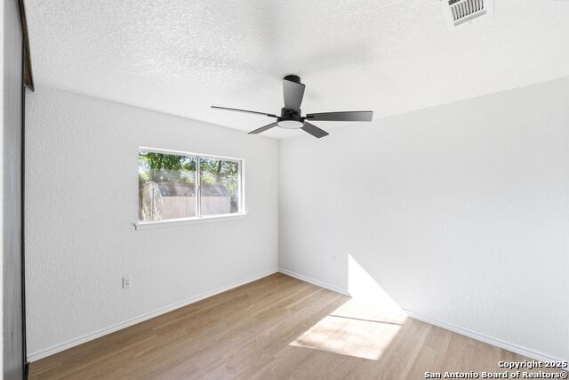 Image 24 of 36 For 5910 Channcy Sp