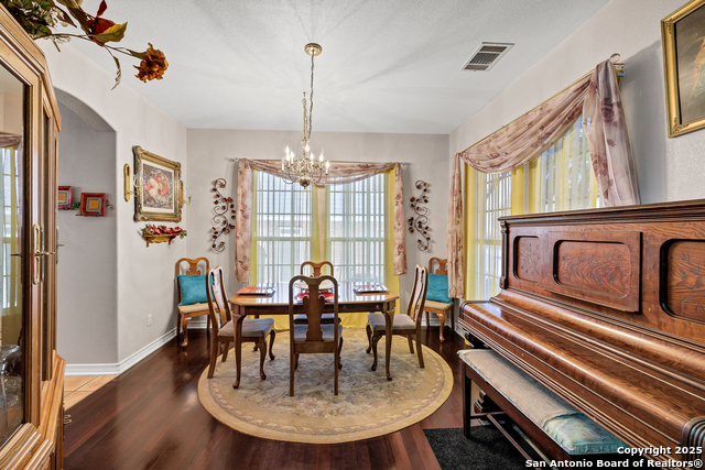 Listing photo id 3 for 1611 Springhouse